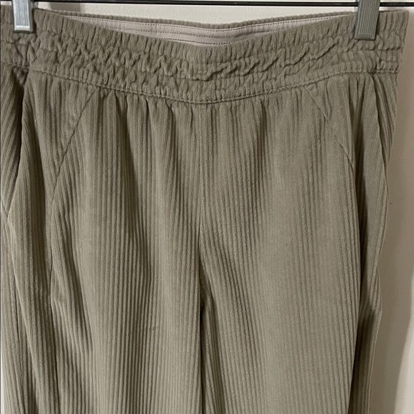 Lululemon Wide Leg Velvet Cord Asia Fit Pants in Riverstone Size Large - Picture 4 of 11